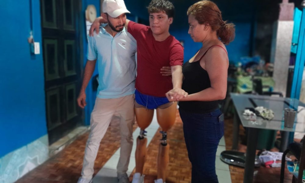 Misael Hernández, joven futbolista con prótesis